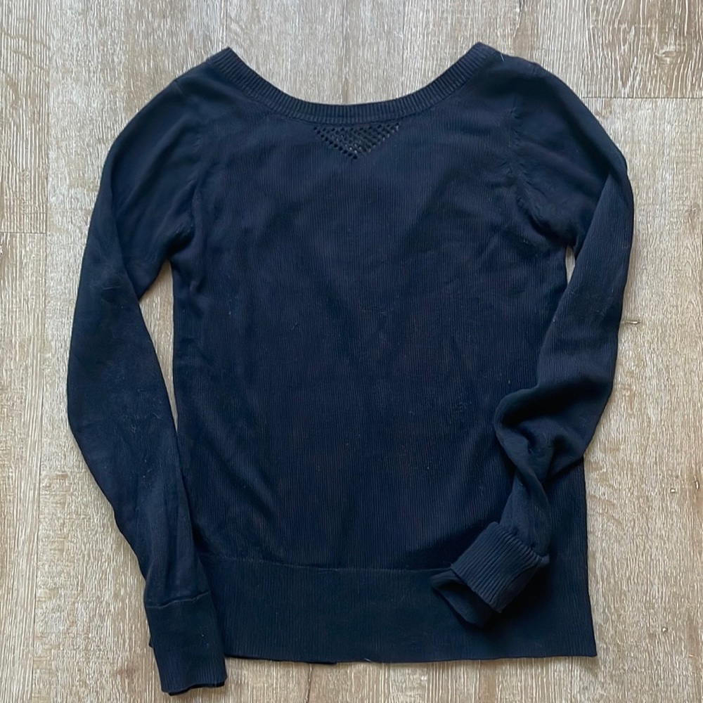 Lululemon Sweater. Size 4. NWOT.